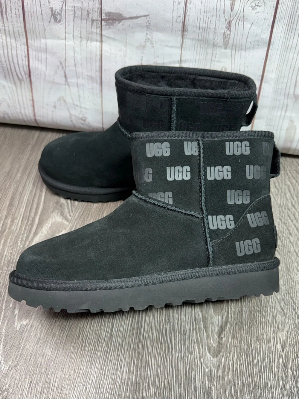 UGG classic mini ugg logo Boot